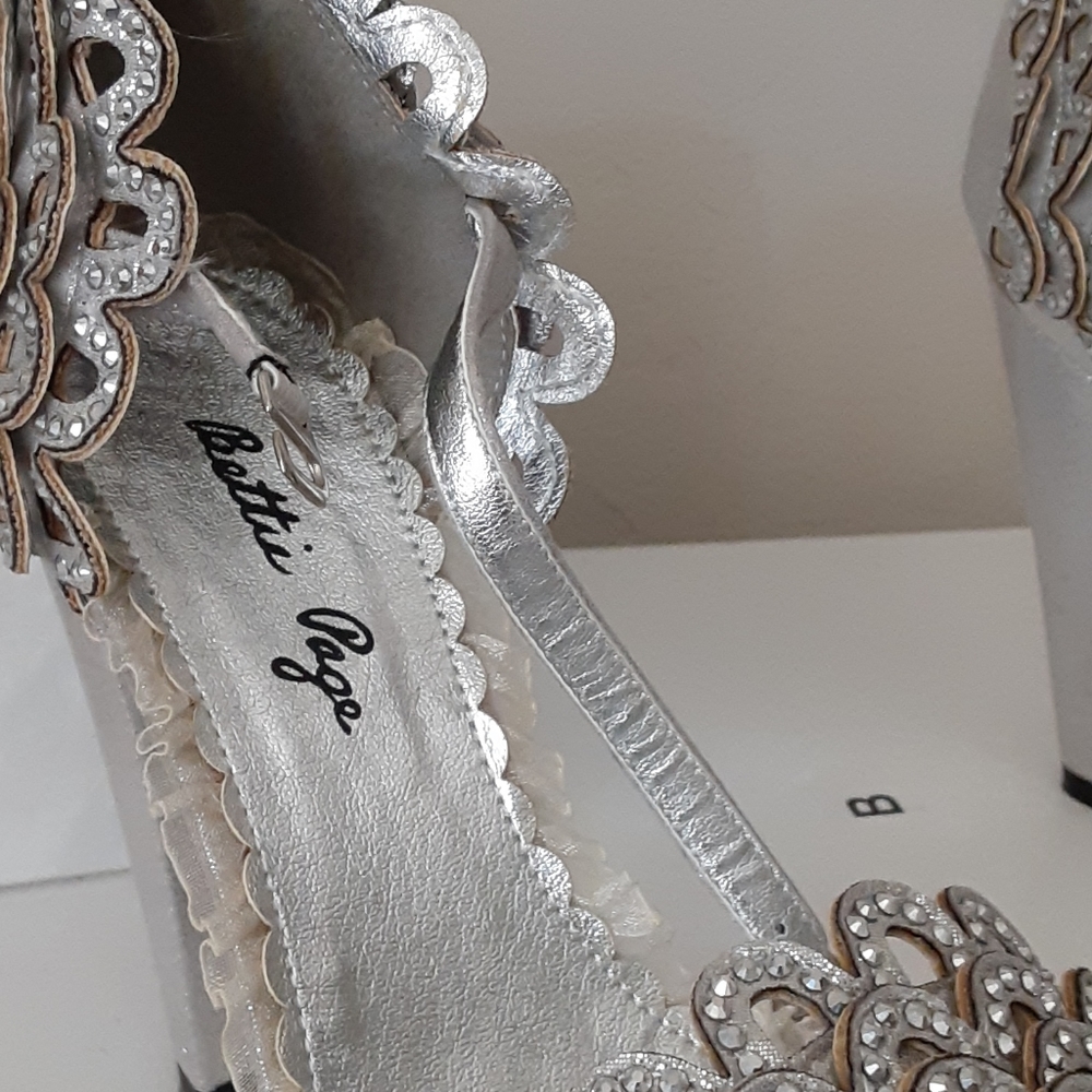 Heels - Picture 2 of 5